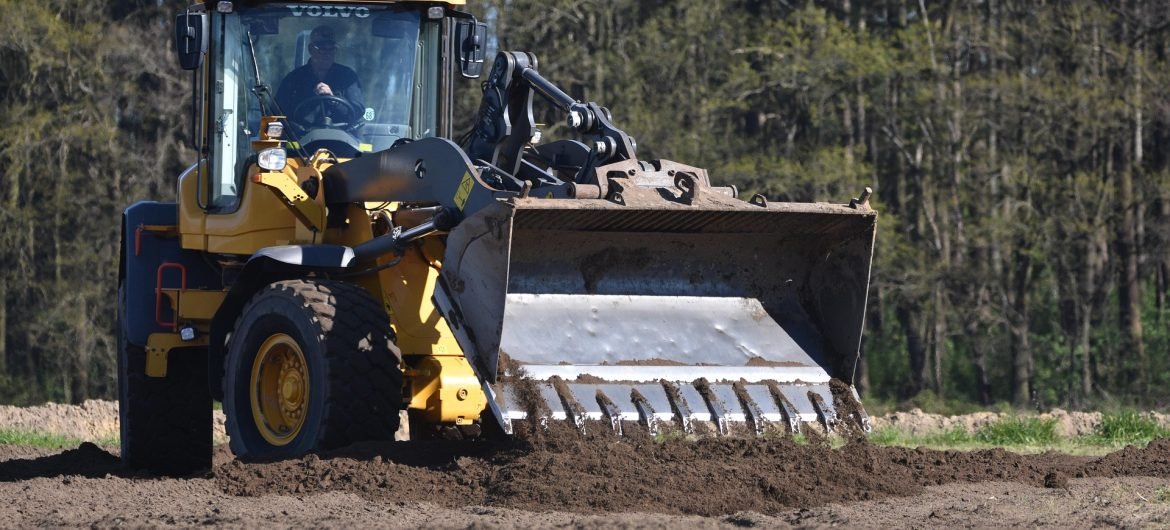 artellliii72-bulldozer-7147988_1920